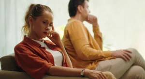 Toxische Eltern Definition, Ursachen und der umfassende Weg zur Heilung emotionale Distanz innerhalb von Beziehungen visualisiert